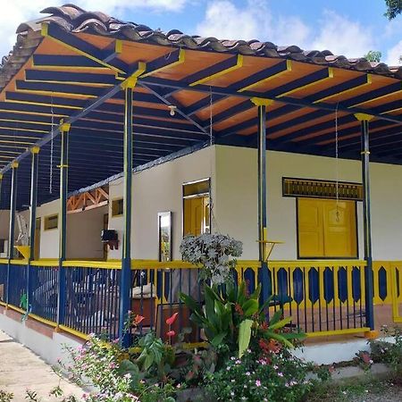 Casa Finca Villa Luz A 800 Mts Del Parque Del Cafe Montenegro Exterior photo